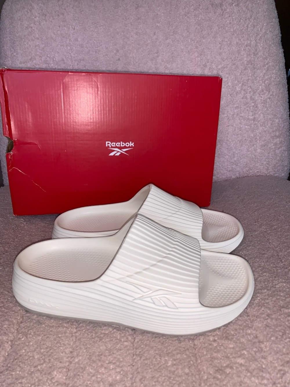 Reebok White Ribbed Slide Sandals - Picture 3 of 5